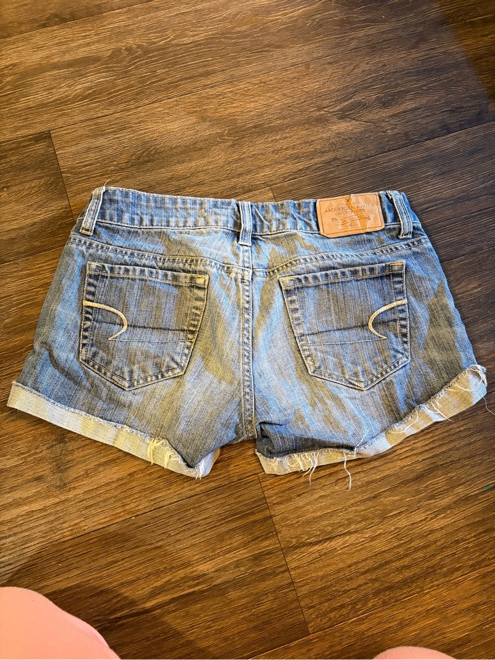 Y2k American Eagle Jean Women’s Shorts Sizez 4/4 Low Rise Blue Denim Cutoffs - Picture 2 of 5